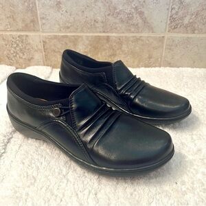 CLARKS Women's Cora Dusk Loafer ruched side button slip on comfort shoes 8.5M